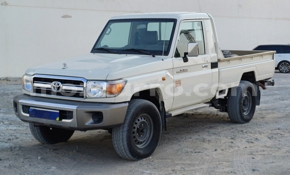 Tenga Tsaru Toyota Land Cruiser Chena Mota in Maputo in Maputo