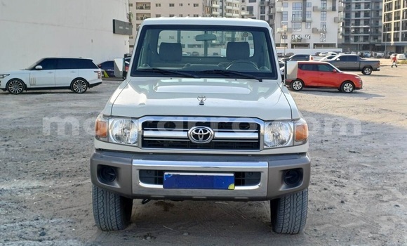 Buy Used Toyota Land Cruiser White Car in Maputo in Maputo Buy Used Toyota Land Cruiser White Car in Maputo in Maputo