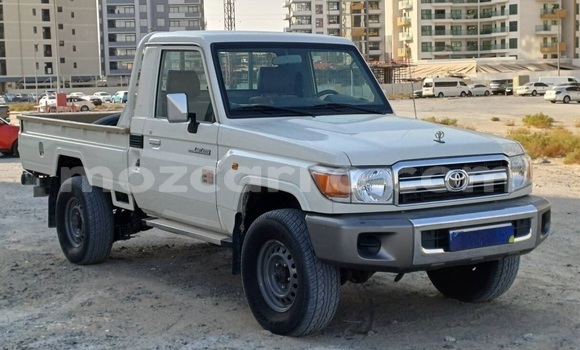Buy Used Toyota Land Cruiser White Car in Maputo in Maputo Buy Used Toyota Land Cruiser White Car in Maputo in Maputo