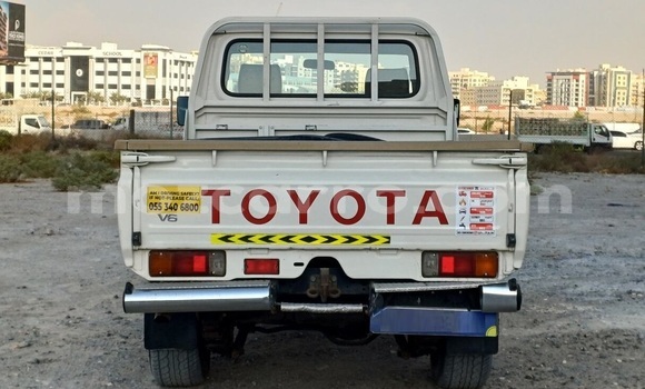 Buy Used Toyota Land Cruiser White Car in Maputo in Maputo Buy Used Toyota Land Cruiser White Car in Maputo in Maputo