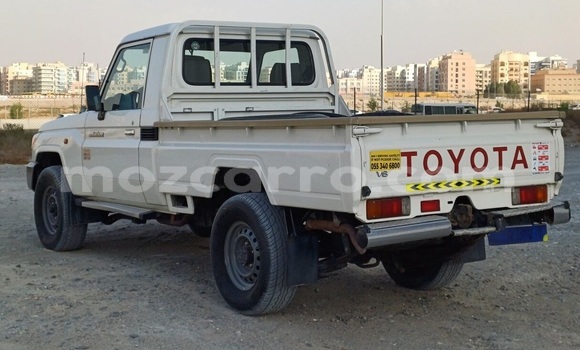 Buy Used Toyota Land Cruiser White Car in Maputo in Maputo Buy Used Toyota Land Cruiser White Car in Maputo in Maputo
