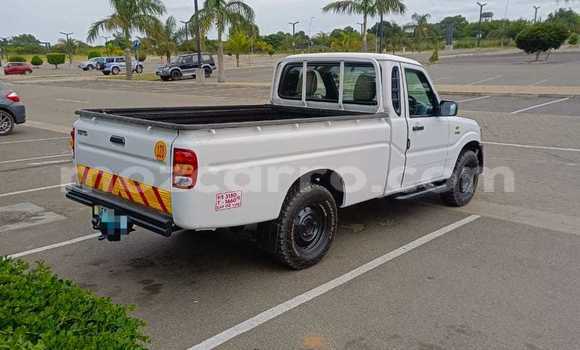 Buy Used Mahindra Scorpio White Car in Maputo in Maputo Buy Used Mahindra Scorpio White Car in Maputo in Maputo
