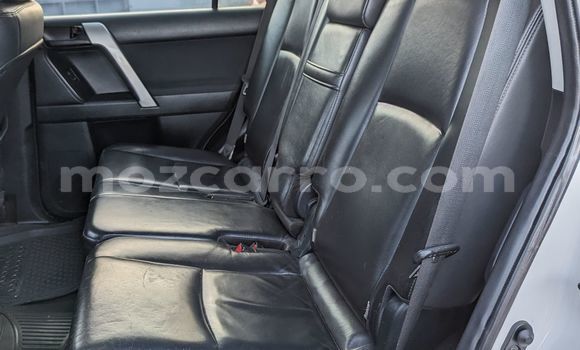 Nunua Ilio tumika Toyota Land Cruiser Prado Nyeupe Gari ndani ya Maputo nchini Maputo Nunua Ilio tumika Toyota Land Cruiser Prado Nyeupe Gari ndani ya Maputo nchini Maputo