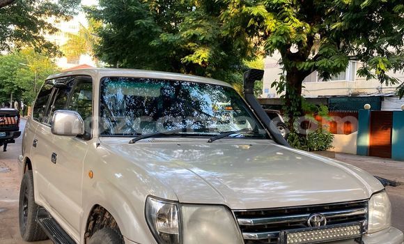 Comprar Usado Toyota Prado Prata Carro em Maputo em Maputo Comprar Usado Toyota Prado Prata Carro em Maputo em Maputo