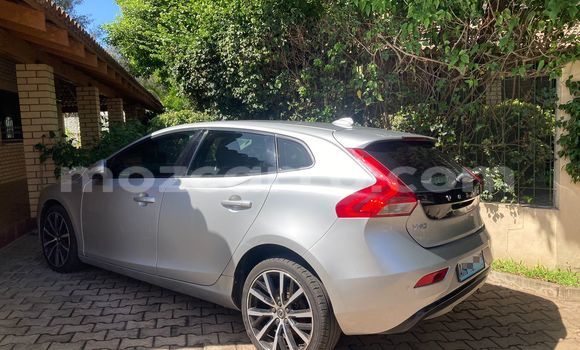 Comprar Usado Volvo V40 Castanho Carro em Maputo em Maputo Comprar Usado Volvo V40 Castanho Carro em Maputo em Maputo