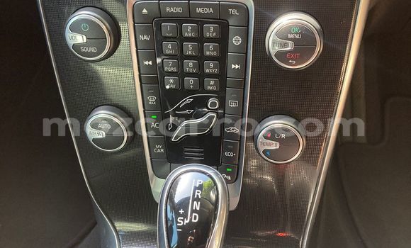 Comprar Usado Volvo V40 Castanho Carro em Maputo em Maputo Comprar Usado Volvo V40 Castanho Carro em Maputo em Maputo