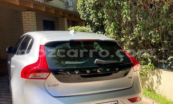 Comprar Usado Volvo V40 Castanho Carro em Maputo em Maputo Comprar Usado Volvo V40 Castanho Carro em Maputo em Maputo