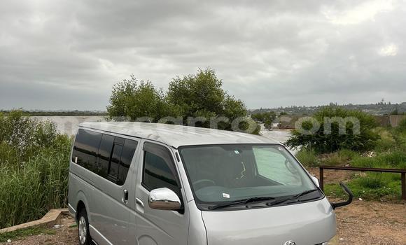 Comprar Novo Toyota Hiace Prata Carro em Maputo em Maputo Comprar Novo Toyota Hiace Prata Carro em Maputo em Maputo