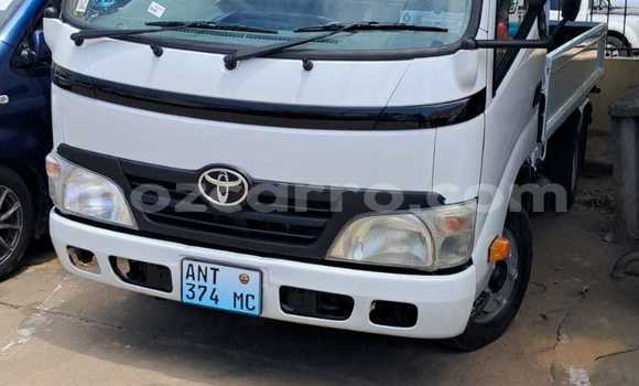 Comprar Novo Toyota Dyna Branco Caminhão em Maputo em Maputo