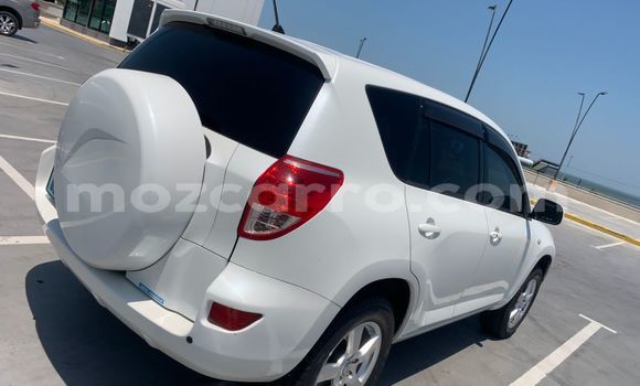 Nunua Ilio tumika Toyota RAV4 Nyeupe Gari ndani ya Maputo nchini Maputo Nunua Ilio tumika Toyota RAV4 Nyeupe Gari ndani ya Maputo nchini Maputo