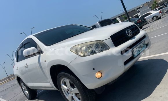 Nunua Ilio tumika Toyota RAV4 Nyeupe Gari ndani ya Maputo nchini Maputo Nunua Ilio tumika Toyota RAV4 Nyeupe Gari ndani ya Maputo nchini Maputo