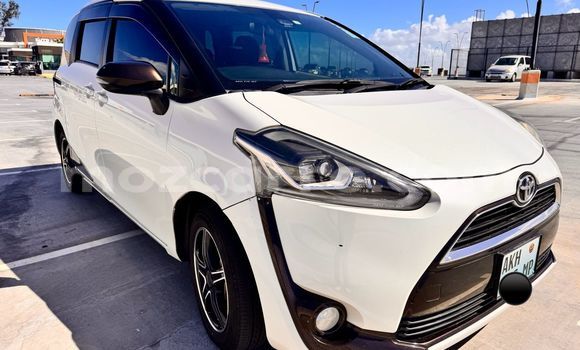 Comprar Usado Toyota Sienta Branco Carro em Maputo em Maputo