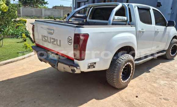 Nunua Ilio tumika Isuzu D-MAX Nyeupe Gari ndani ya Maputo nchini Maputo Nunua Ilio tumika Isuzu D-MAX Nyeupe Gari ndani ya Maputo nchini Maputo