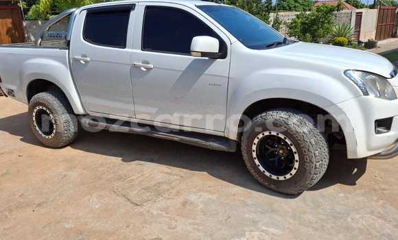 Nunua Ilio tumika Isuzu D-MAX Nyeupe Gari ndani ya Maputo nchini Maputo Nunua Ilio tumika Isuzu D-MAX Nyeupe Gari ndani ya Maputo nchini Maputo