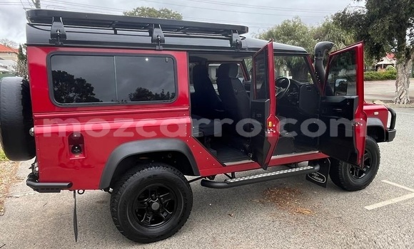 Buy Used Land Rover Defender Green Car in Maputo in Maputo Buy Used Land Rover Defender Green Car in Maputo in Maputo
