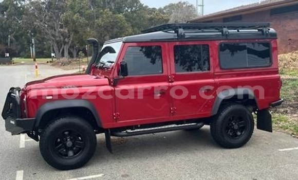 Buy Used Land Rover Defender Green Car in Maputo in Maputo Buy Used Land Rover Defender Green Car in Maputo in Maputo