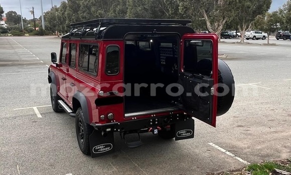Buy Used Land Rover Defender Green Car in Maputo in Maputo Buy Used Land Rover Defender Green Car in Maputo in Maputo