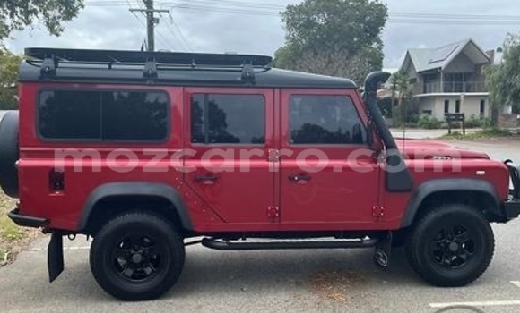 Buy Used Land Rover Defender Green Car in Maputo in Maputo Buy Used Land Rover Defender Green Car in Maputo in Maputo