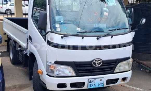 Nunua Ilio tumika Toyota Dyna Nyeupe Gari ndani ya Maputo nchini Maputo
