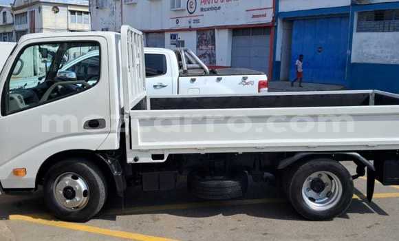 Nunua Ilio tumika Toyota Dyna Nyeupe Gari ndani ya Maputo nchini Maputo Nunua Ilio tumika Toyota Dyna Nyeupe Gari ndani ya Maputo nchini Maputo