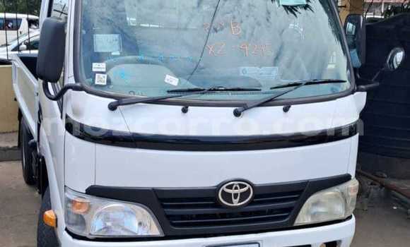 Nunua Ilio tumika Toyota Dyna Nyeupe Gari ndani ya Maputo nchini Maputo Nunua Ilio tumika Toyota Dyna Nyeupe Gari ndani ya Maputo nchini Maputo