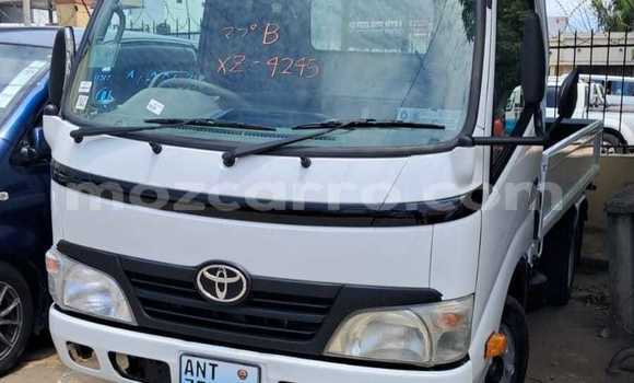Nunua Ilio tumika Toyota Dyna Nyeupe Gari ndani ya Maputo nchini Maputo Nunua Ilio tumika Toyota Dyna Nyeupe Gari ndani ya Maputo nchini Maputo