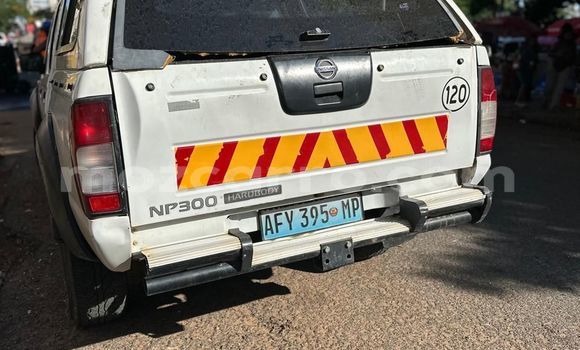 Comprar Usado Nissan Hardbody Branco Carro em Maputo em Maputo Comprar Usado Nissan Hardbody Branco Carro em Maputo em Maputo