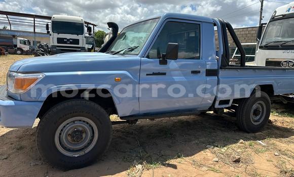 Nunua Ilio tumika Toyota Land Cruiser Bluu Gari ndani ya Maputo nchini Maputo Nunua Ilio tumika Toyota Land Cruiser Bluu Gari ndani ya Maputo nchini Maputo