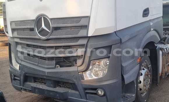 Comprar Novo Mercedes‒Benz Truck Branco Caminhão em Maputo em Maputo Comprar Novo Mercedes‒Benz Truck Branco Caminhão em Maputo em Maputo