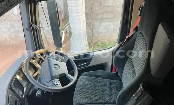 Comprar Novo Mercedes‒Benz Truck Branco Caminhão em Maputo em Maputo Comprar Novo Mercedes‒Benz Truck Branco Caminhão em Maputo em Maputo