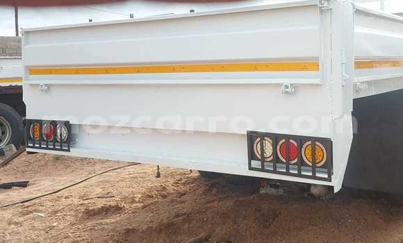 Comprar Usado Hino 300 Series Branco Caminhão em Maputo em Maputo Comprar Usado Hino 300 Series Branco Caminhão em Maputo em Maputo