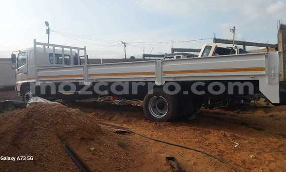 Comprar Usado Hino 300 Series Branco Caminhão em Maputo em Maputo Comprar Usado Hino 300 Series Branco Caminhão em Maputo em Maputo