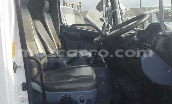 Comprar Usado Hino 300 Series Branco Caminhão em Maputo em Maputo Comprar Usado Hino 300 Series Branco Caminhão em Maputo em Maputo