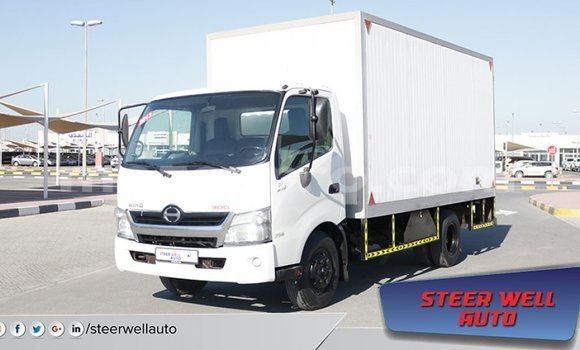 Comprar Importar Hino 300 Series Branco Caminhão em Import - Dubai em Cabo Delgado