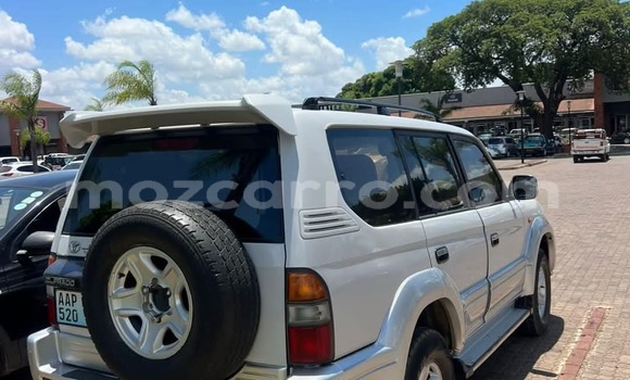 Nunua Ilio tumika Toyota Land Cruiser Prado Nyeupe Gari ndani ya Maputo nchini Maputo Nunua Ilio tumika Toyota Land Cruiser Prado Nyeupe Gari ndani ya Maputo nchini Maputo