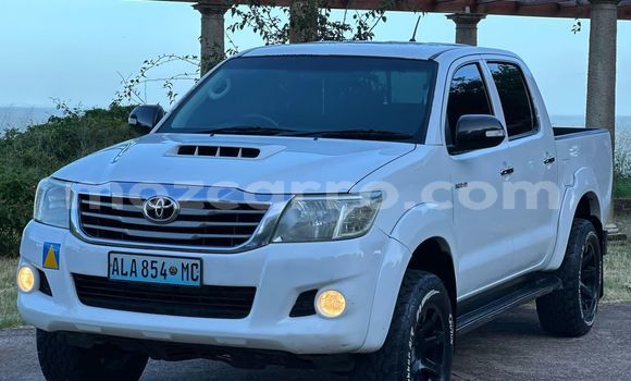 Nunua Ilio tumika Toyota Hilux Nyeupe Gari ndani ya Maputo nchini Maputo