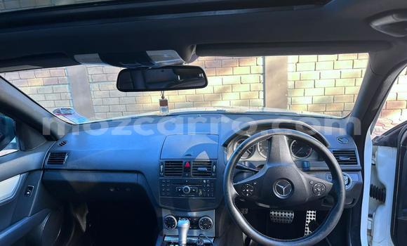 Comprar Usado Mercedes-Benz C-Classe Branco Carro em Maputo em Maputo Comprar Usado Mercedes-Benz C-Classe Branco Carro em Maputo em Maputo