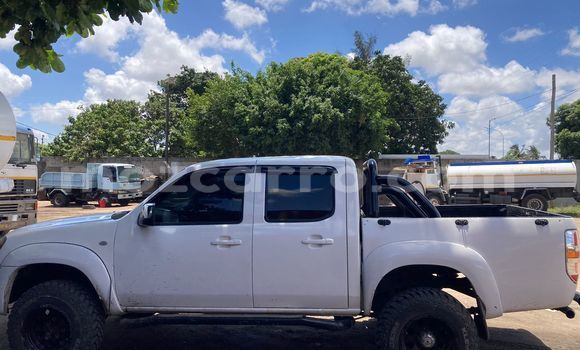 Comprar Usado Mazda BT-50 Branco Carro em Maputo em Maputo Comprar Usado Mazda BT-50 Branco Carro em Maputo em Maputo