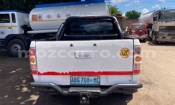 Comprar Usado Mazda BT-50 Branco Carro em Maputo em Maputo Comprar Usado Mazda BT-50 Branco Carro em Maputo em Maputo