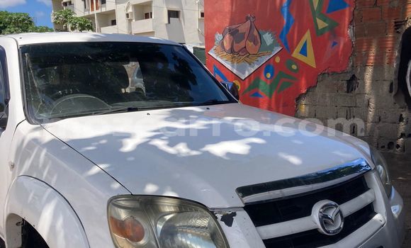 Comprar Usado Mazda BT-50 Branco Carro em Maputo em Maputo Comprar Usado Mazda BT-50 Branco Carro em Maputo em Maputo