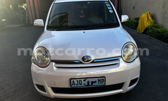 Nunua Ilio tumika Toyota Sienta Nyeupe Gari ndani ya Maputo nchini Maputo