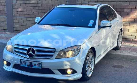 Tenga Tsaru Mercedes-Benz C-Classe Chena Mota in Maputo in Maputo