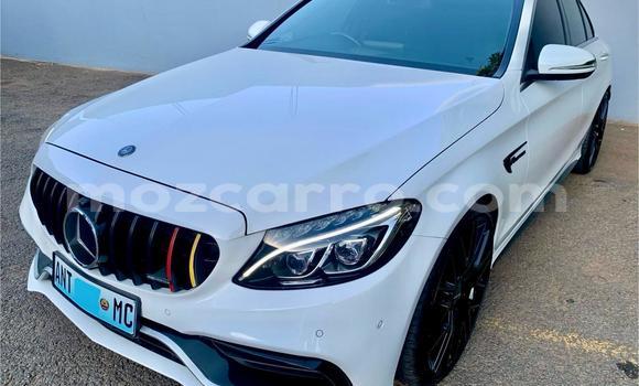 Nunua Ilio tumika Mercedes-Benz C-Classe Nyeupe Gari ndani ya Maputo nchini Maputo
