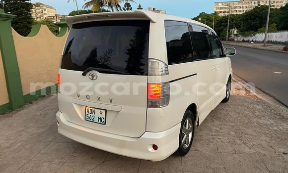 Buy Used Toyota Voxy White Car in Maputo in Maputo Buy Used Toyota Voxy White Car in Maputo in Maputo