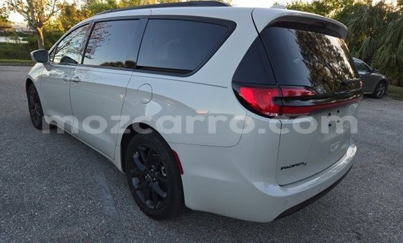 Tenga Tsaru Chrysler Pacifica Chena Mota in Maputo in Maputo Tenga Tsaru Chrysler Pacifica Chena Mota in Maputo in Maputo