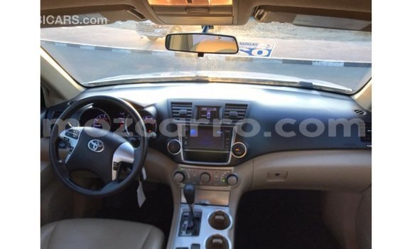 Tenga Imported Toyota Highlander Chena Mota in Import - Dubai in Cabo Delgado Tenga Imported Toyota Highlander Chena Mota in Import - Dubai in Cabo Delgado