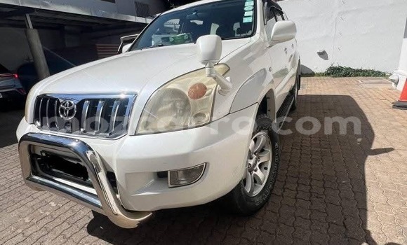 Nunua Ilio tumika Toyota Land Cruiser Prado Nyeupe Gari ndani ya Maputo nchini Maputo Nunua Ilio tumika Toyota Land Cruiser Prado Nyeupe Gari ndani ya Maputo nchini Maputo