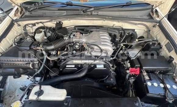 Nunua Ilio tumika Toyota Land Cruiser Prado Nyeupe Gari ndani ya Maputo nchini Maputo Nunua Ilio tumika Toyota Land Cruiser Prado Nyeupe Gari ndani ya Maputo nchini Maputo