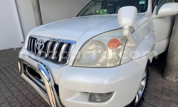 Nunua Ilio tumika Toyota Land Cruiser Prado Nyeupe Gari ndani ya Maputo nchini Maputo Nunua Ilio tumika Toyota Land Cruiser Prado Nyeupe Gari ndani ya Maputo nchini Maputo