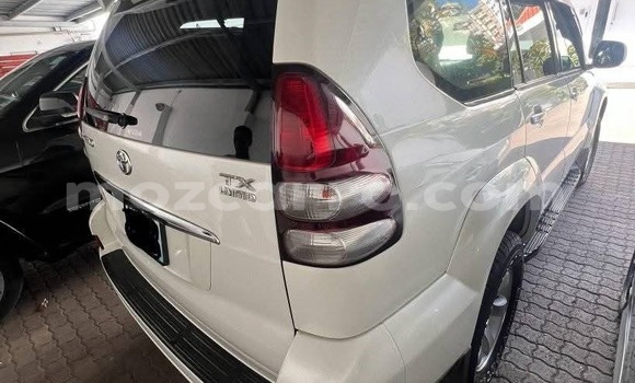 Nunua Ilio tumika Toyota Land Cruiser Prado Nyeupe Gari ndani ya Maputo nchini Maputo Nunua Ilio tumika Toyota Land Cruiser Prado Nyeupe Gari ndani ya Maputo nchini Maputo